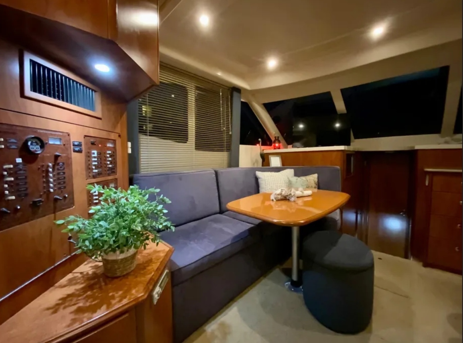 33ft Silverton Yacht For Sale