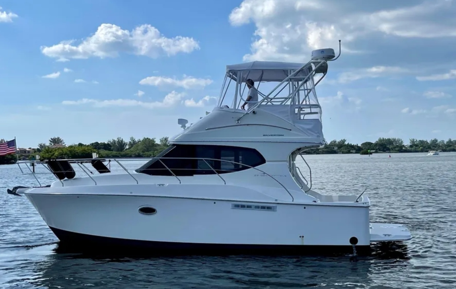 33ft Silverton Yacht For Sale