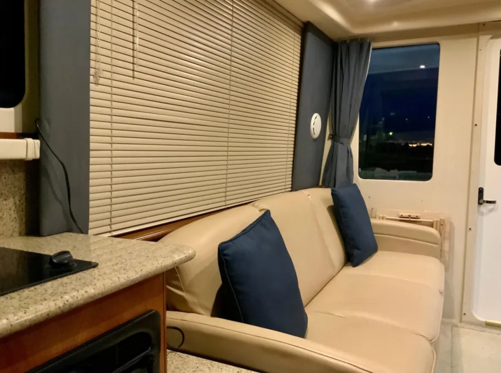 33ft Silverton Yacht For Sale