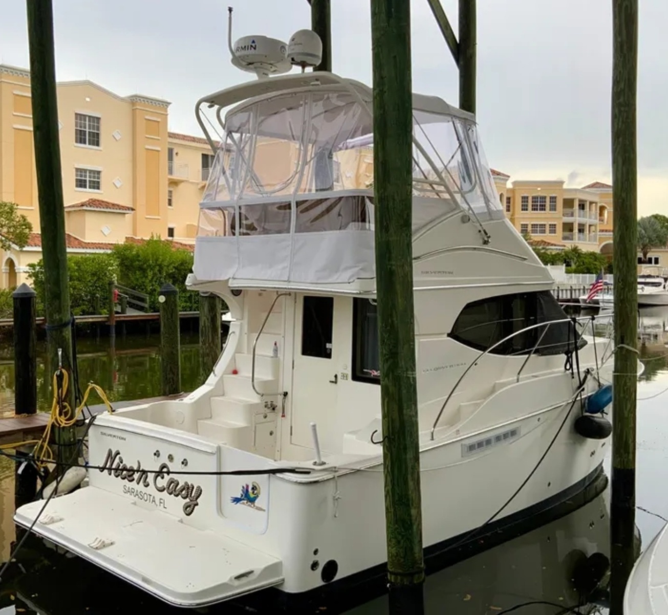 33ft Silverton Yacht For Sale