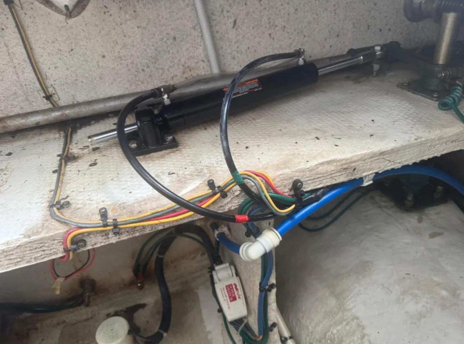 33ft Silverton Yacht For Sale