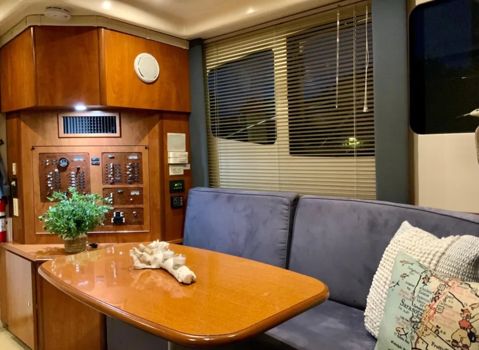 33ft Silverton Yacht For Sale