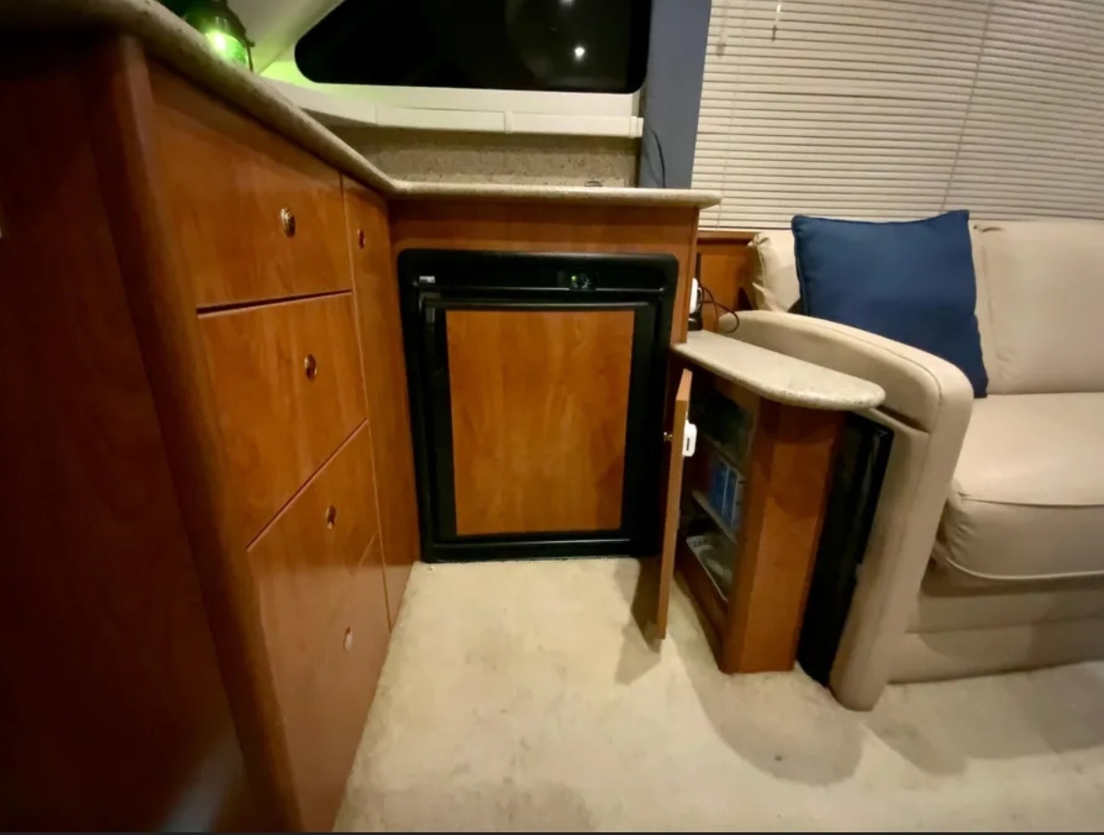 33ft Silverton Yacht For Sale