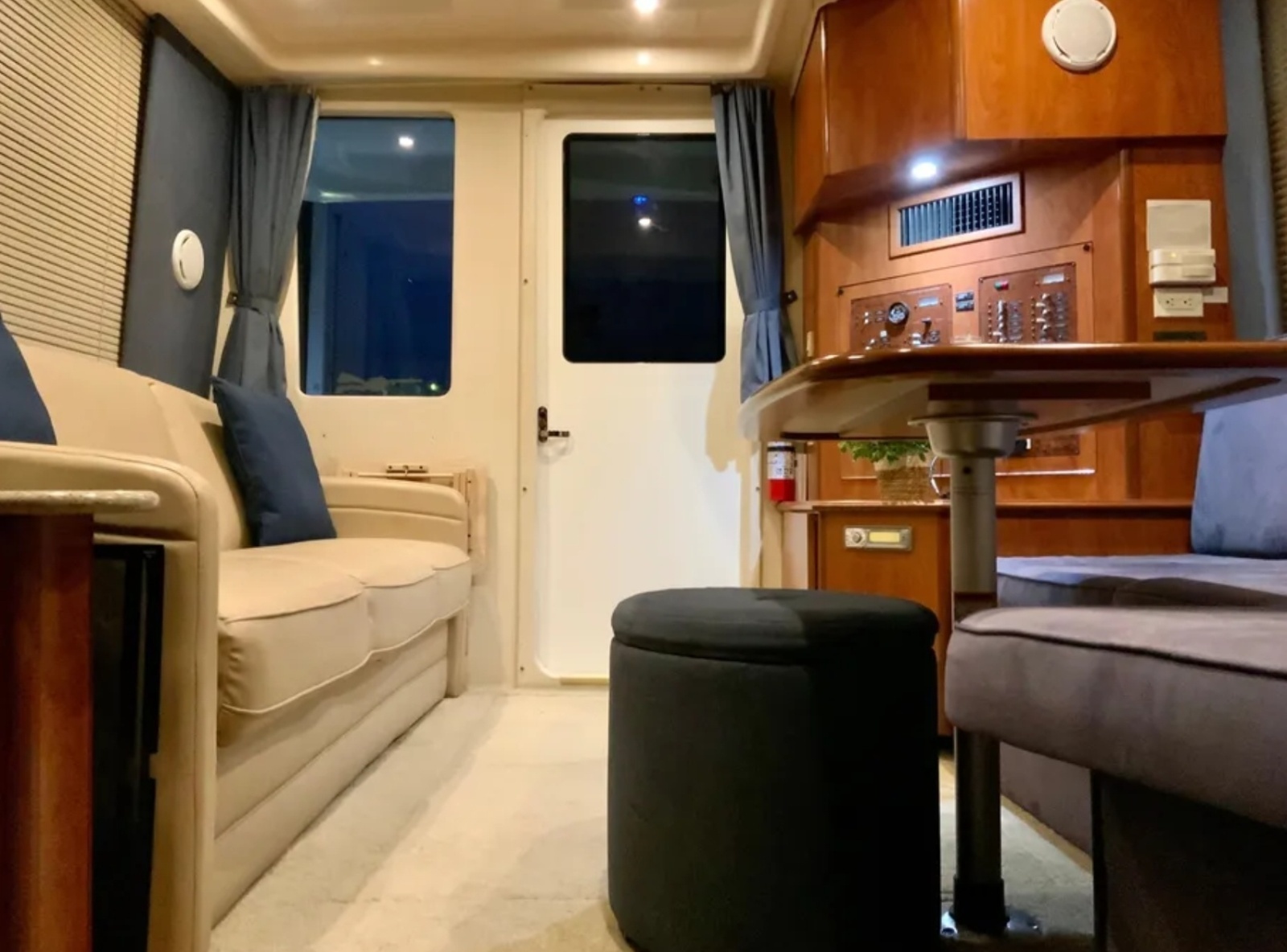 33ft Silverton Yacht For Sale