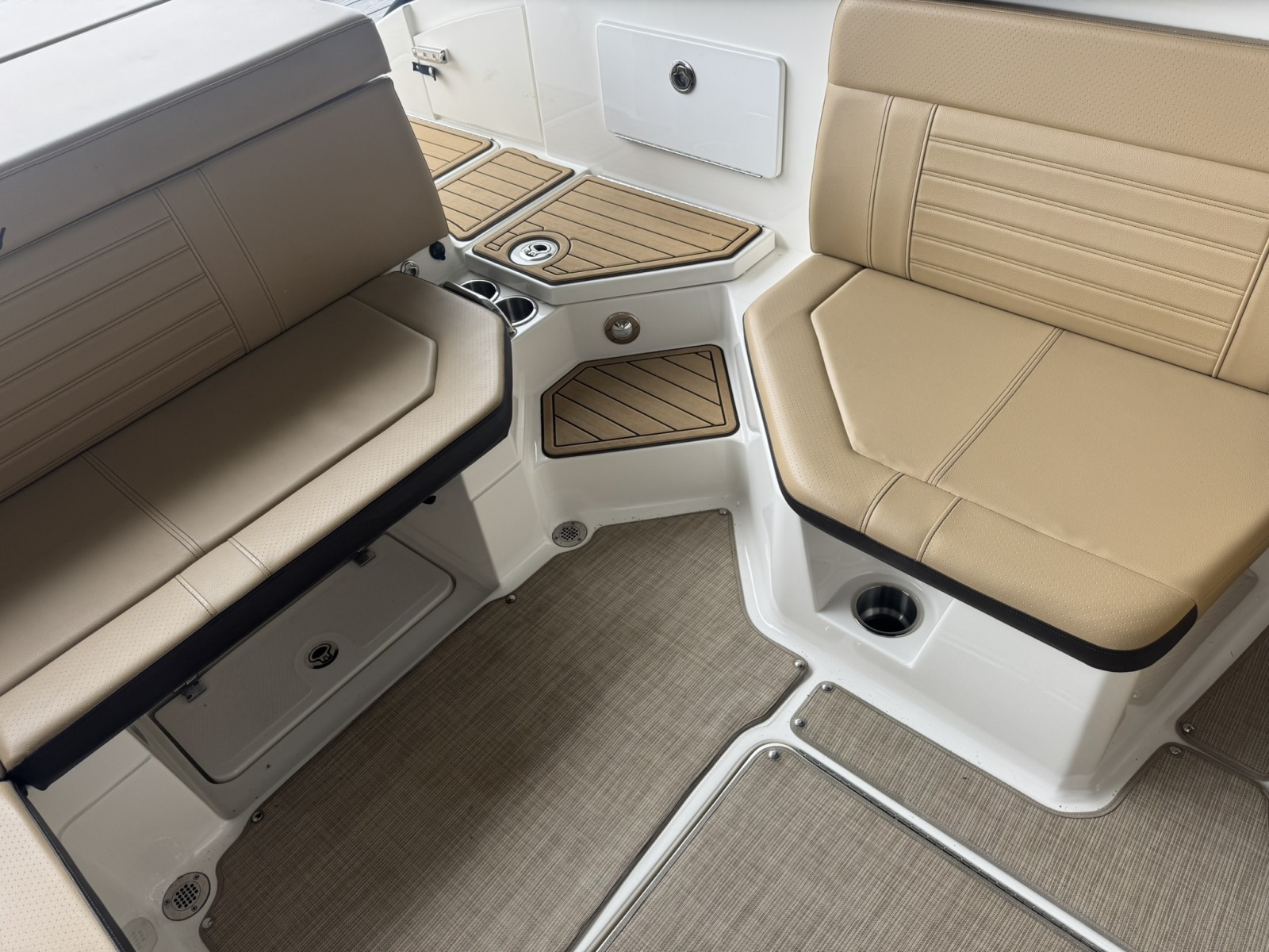 23' 2020 Sea Ray SPX230