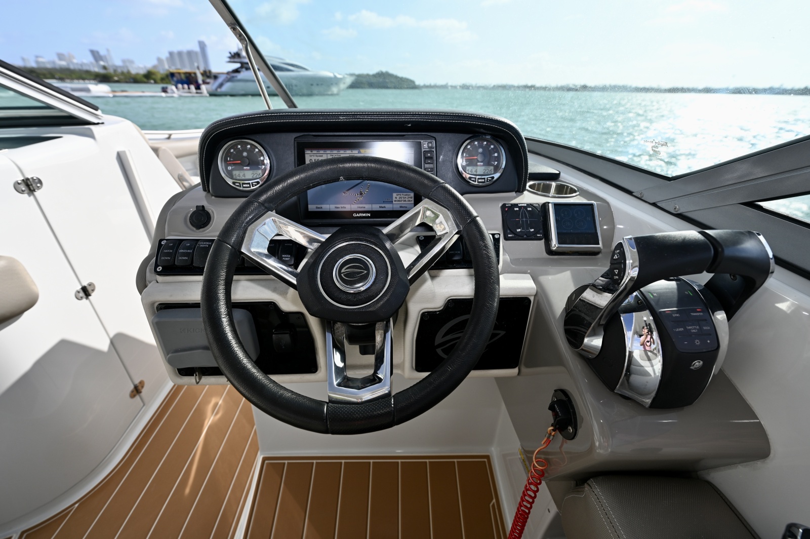 30' 2020 Crownline Eclipse E 305 XS