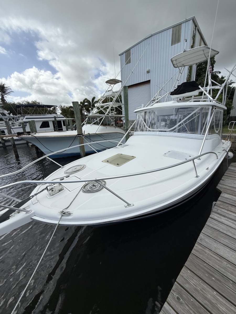 2000 Luhrs 