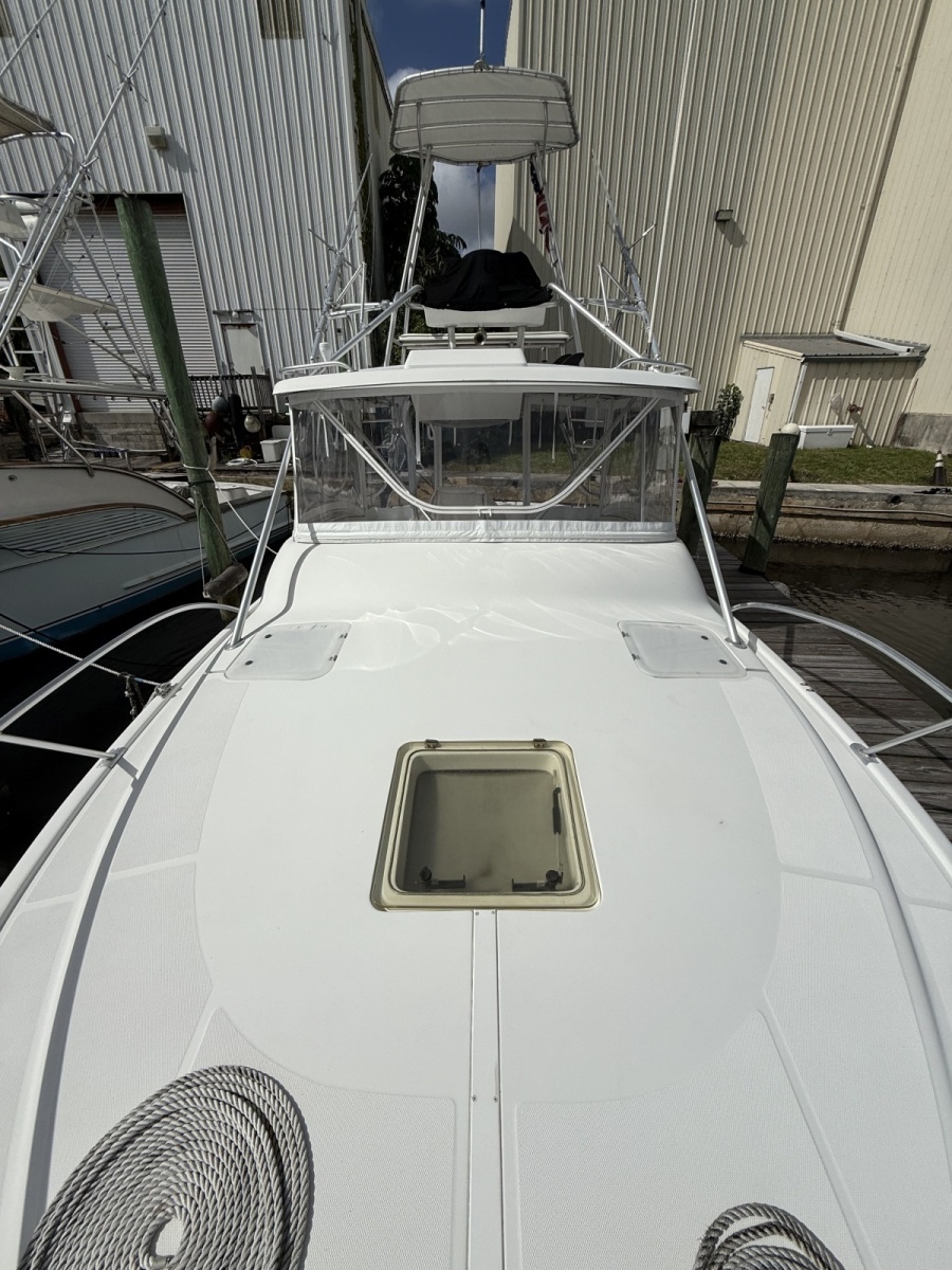 2000 Luhrs 