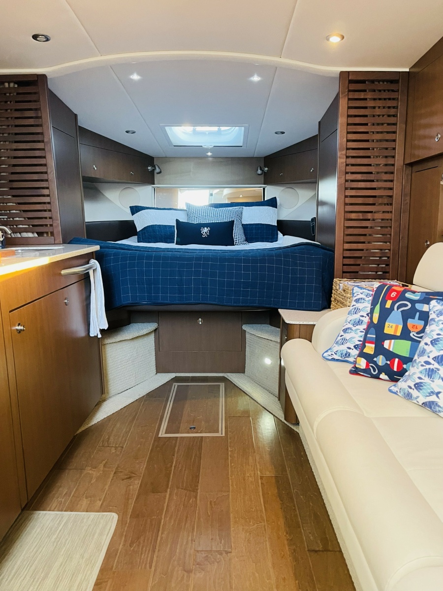 37' 2017 Sea Ray Sundancer 370