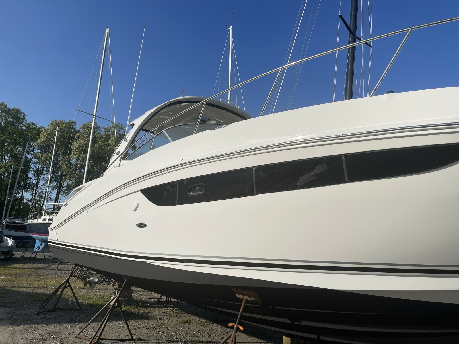 37' 2017 Sea Ray Sundancer 370
