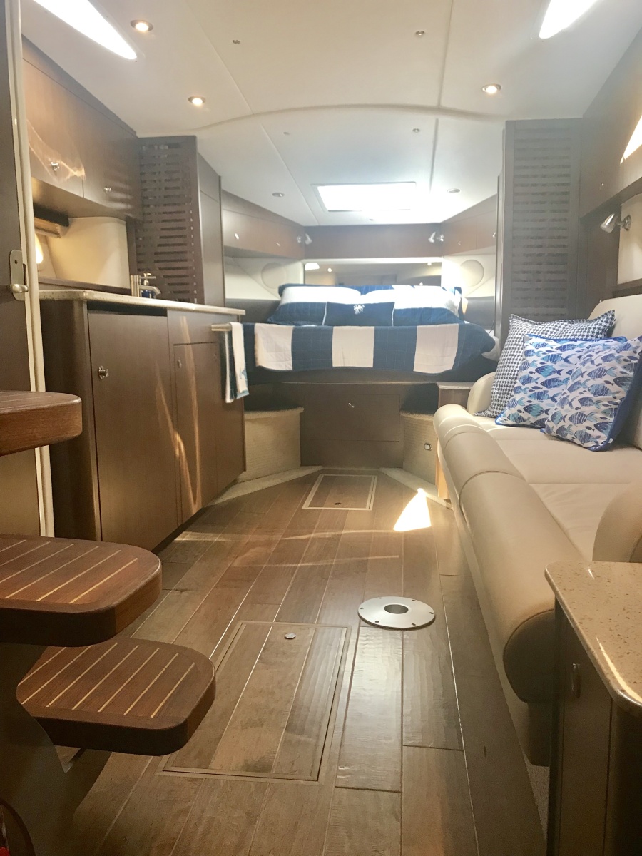 37' 2017 Sea Ray Sundancer 370