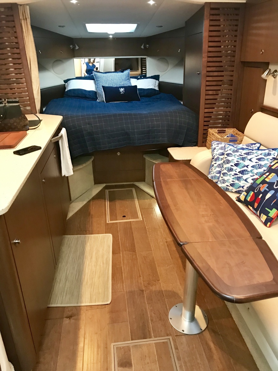 37' 2017 Sea Ray Sundancer 370