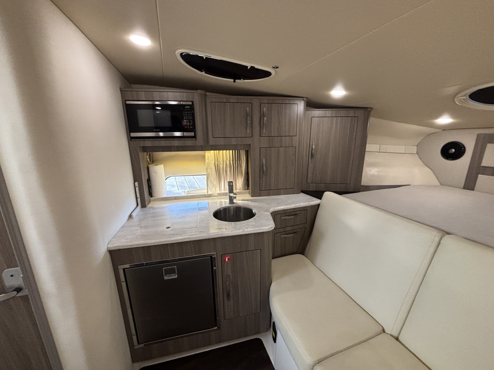 33ft Regal Yacht For Sale