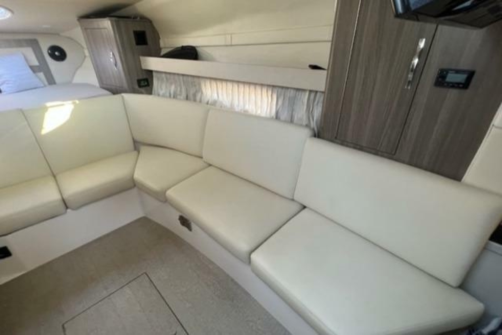 33ft Regal Yacht For Sale