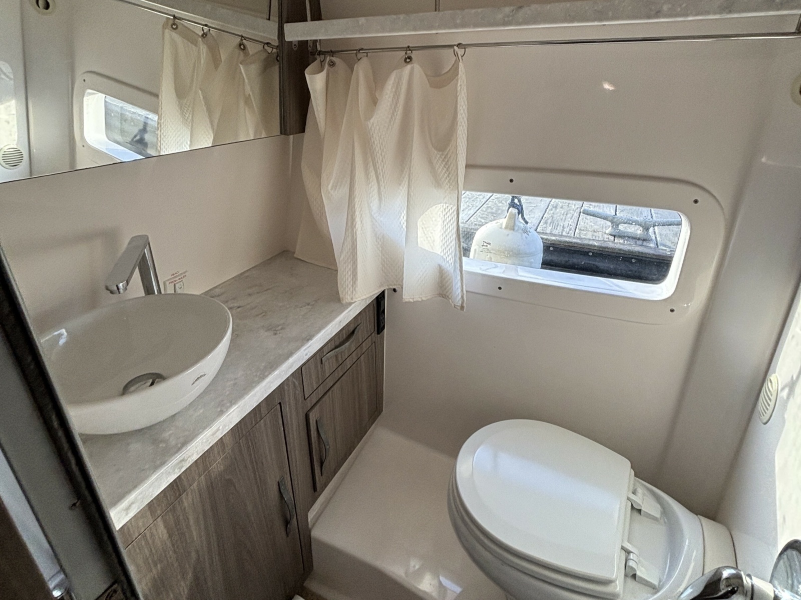 33ft Regal Yacht For Sale