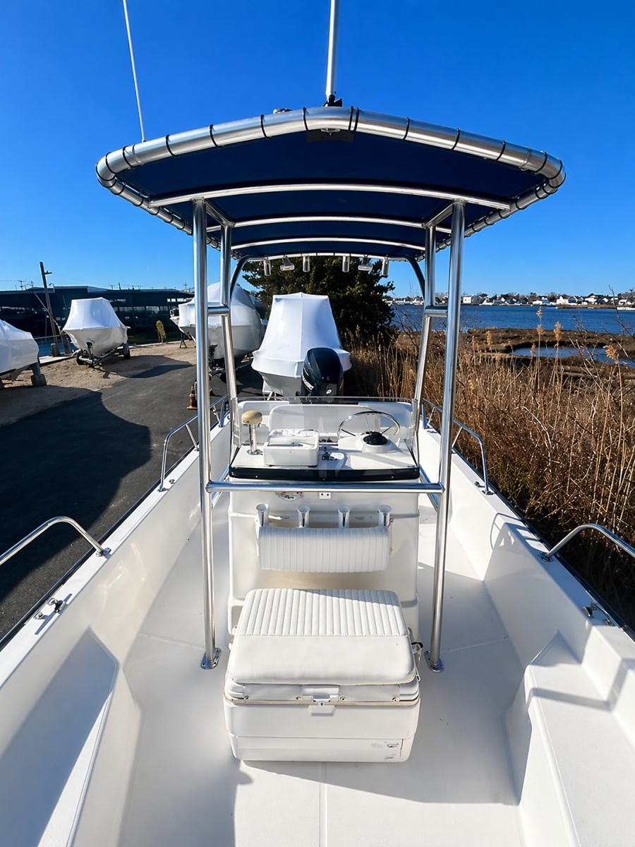 19ft Boston Whaler Yacht For Sale