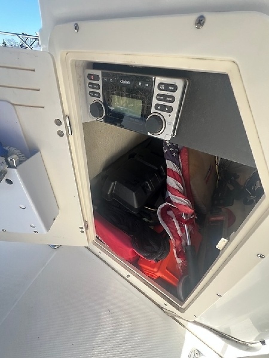 19ft Boston Whaler Yacht For Sale