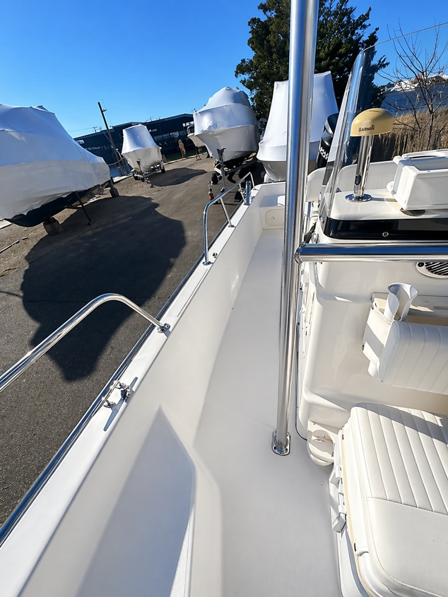 19ft Boston Whaler Yacht For Sale