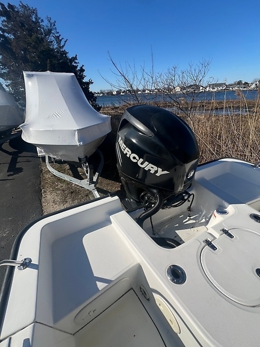 19ft Boston Whaler Yacht For Sale
