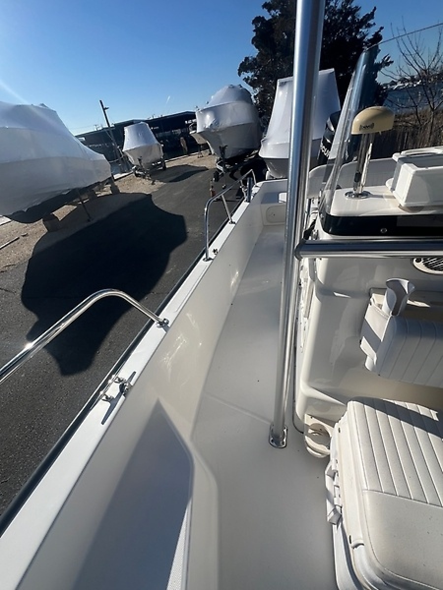 19ft Boston Whaler Yacht For Sale