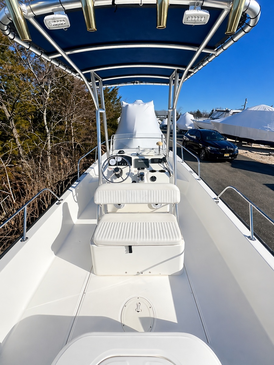 19ft Boston Whaler Yacht For Sale