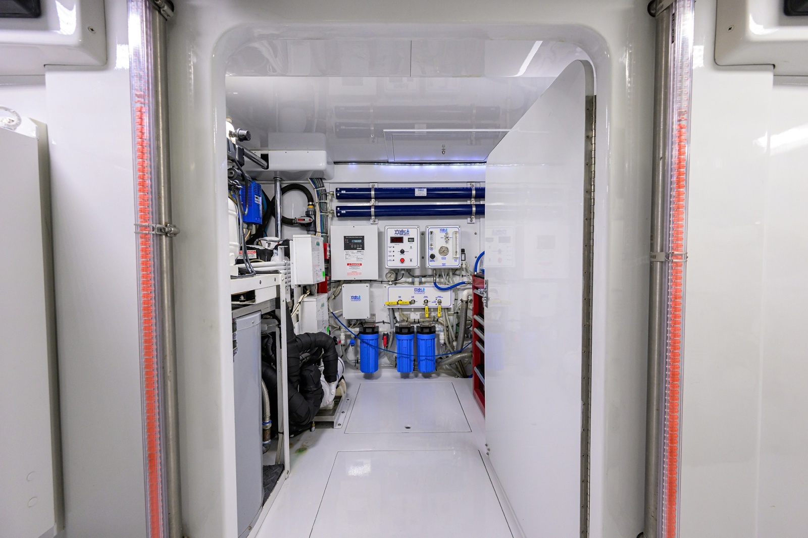 65' 2003 American Custom Yachts 