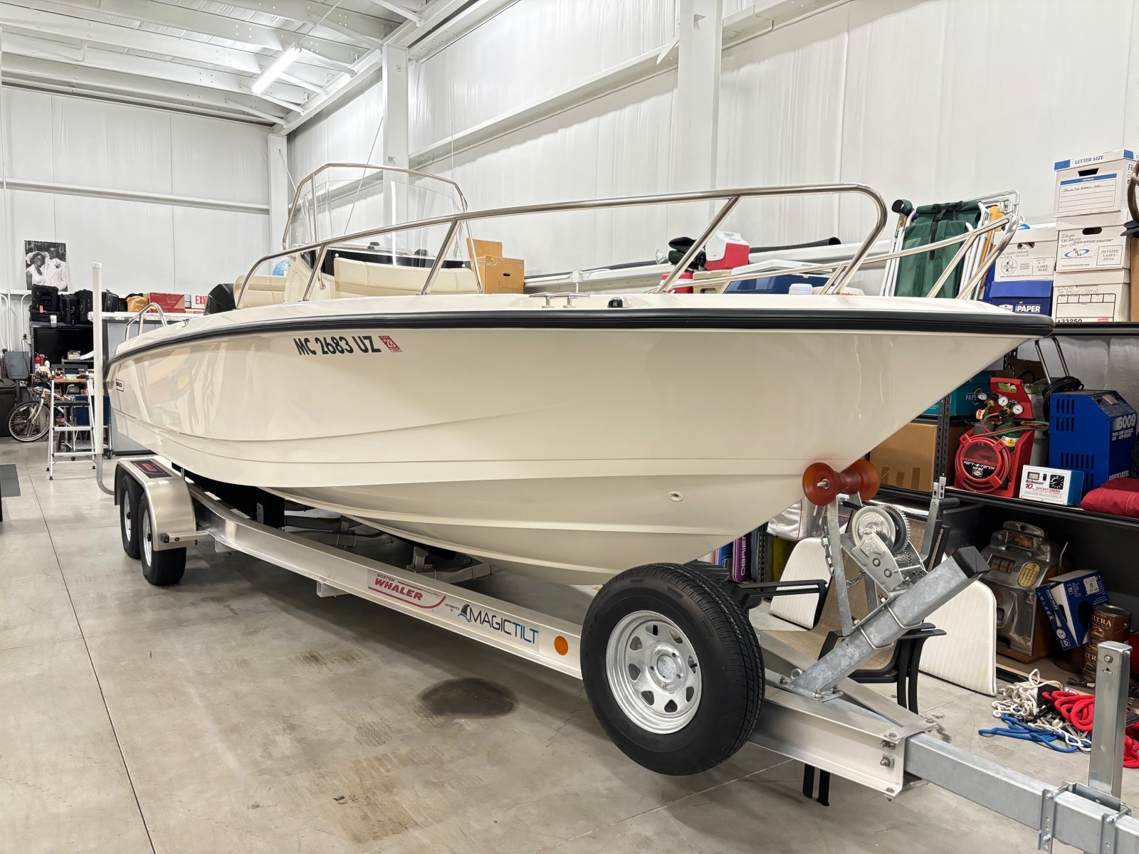 25' 2024 Boston Whaler 250 Dauntless