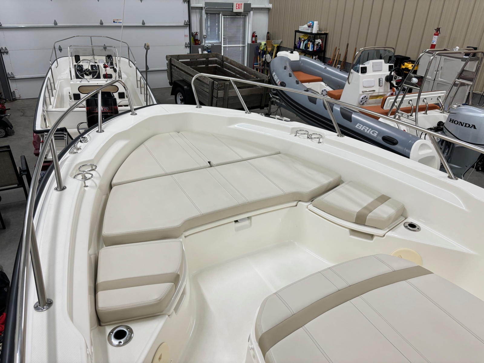 25' 2024 Boston Whaler 250 Dauntless