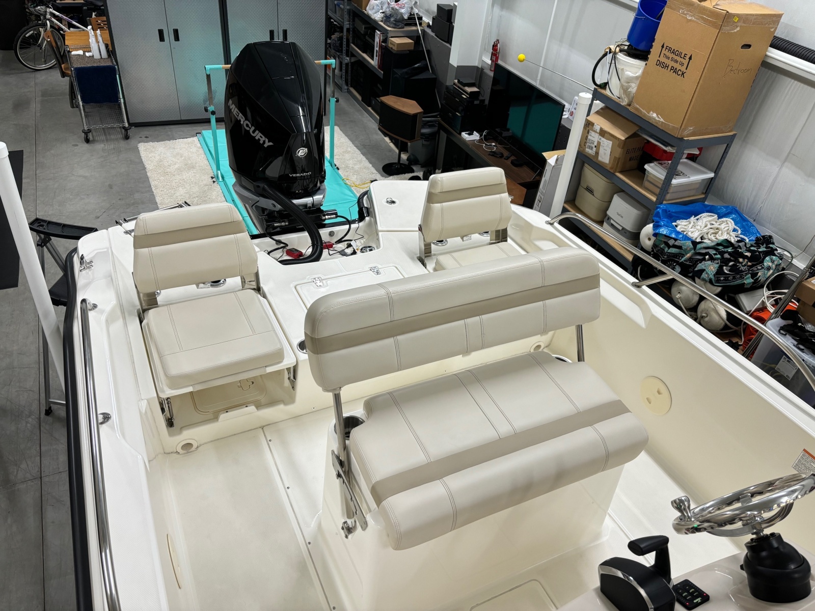 25' 2024 Boston Whaler 250 Dauntless