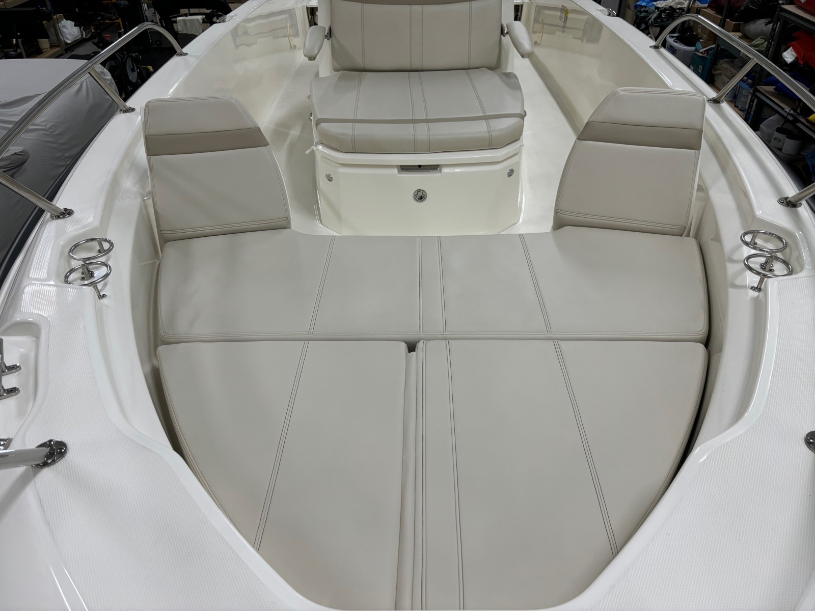 25' 2024 Boston Whaler 250 Dauntless
