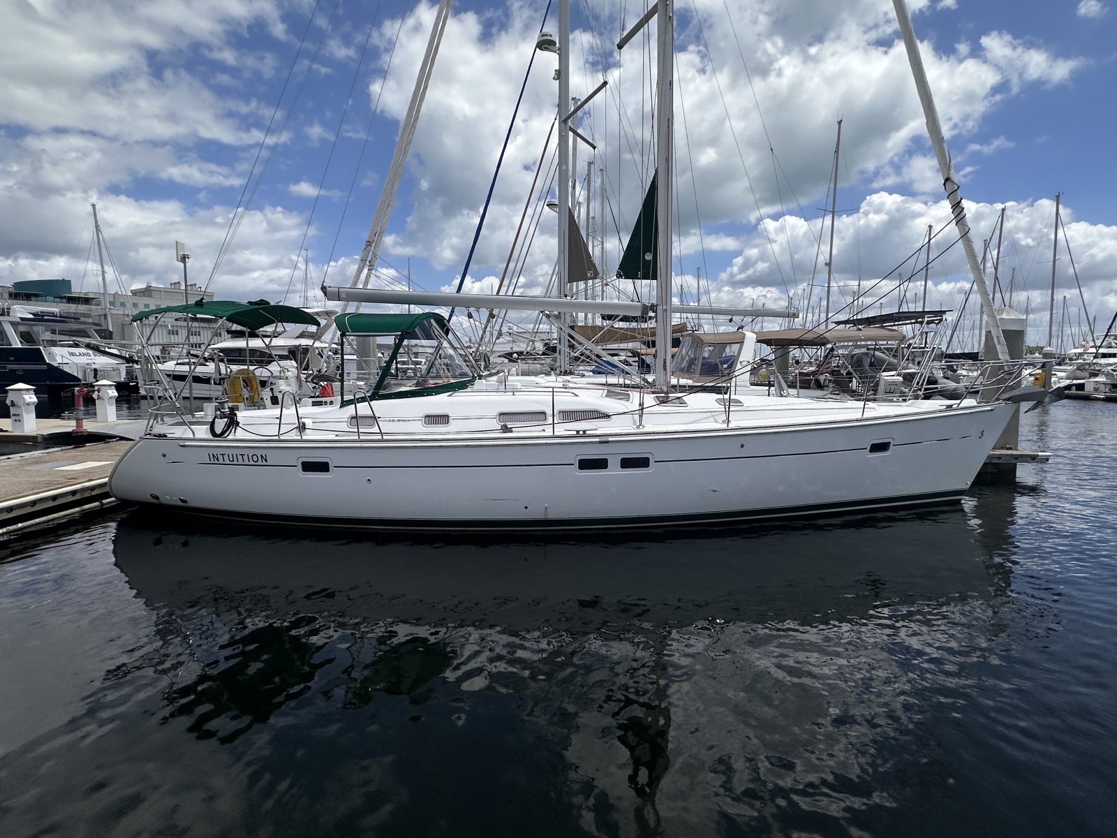 42' 2007 Beneteau 423