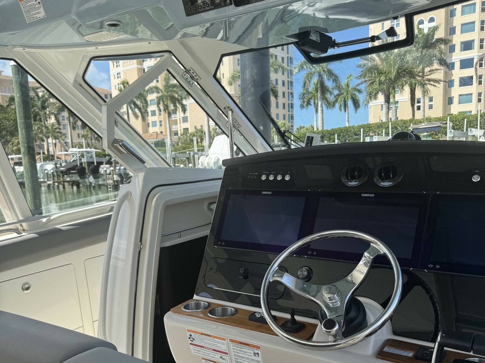 38' 2024 Boston Whaler 380 Realm