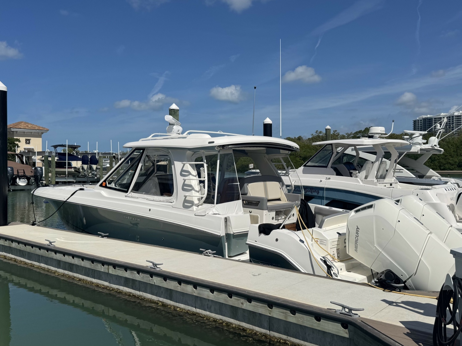 38' 2024 Boston Whaler 380 Realm