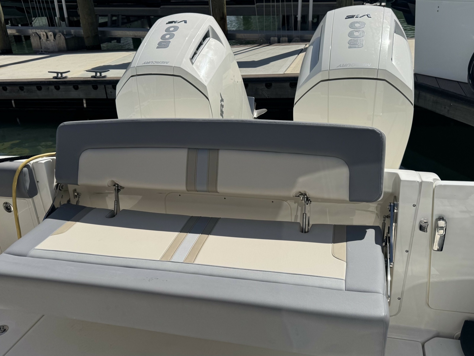 38' 2024 Boston Whaler 380 Realm
