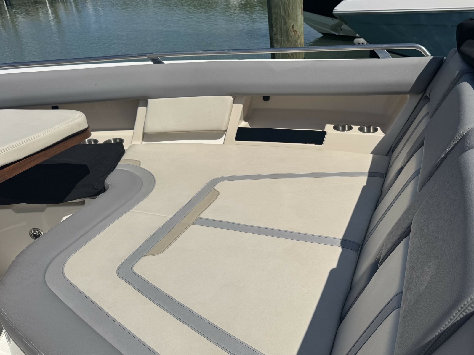 2024 Boston Whaler 380 Realm