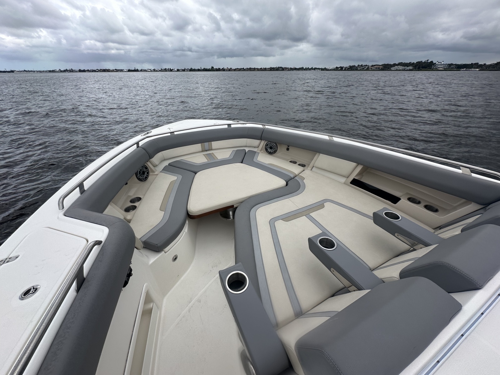 2024 Boston Whaler 380 Realm