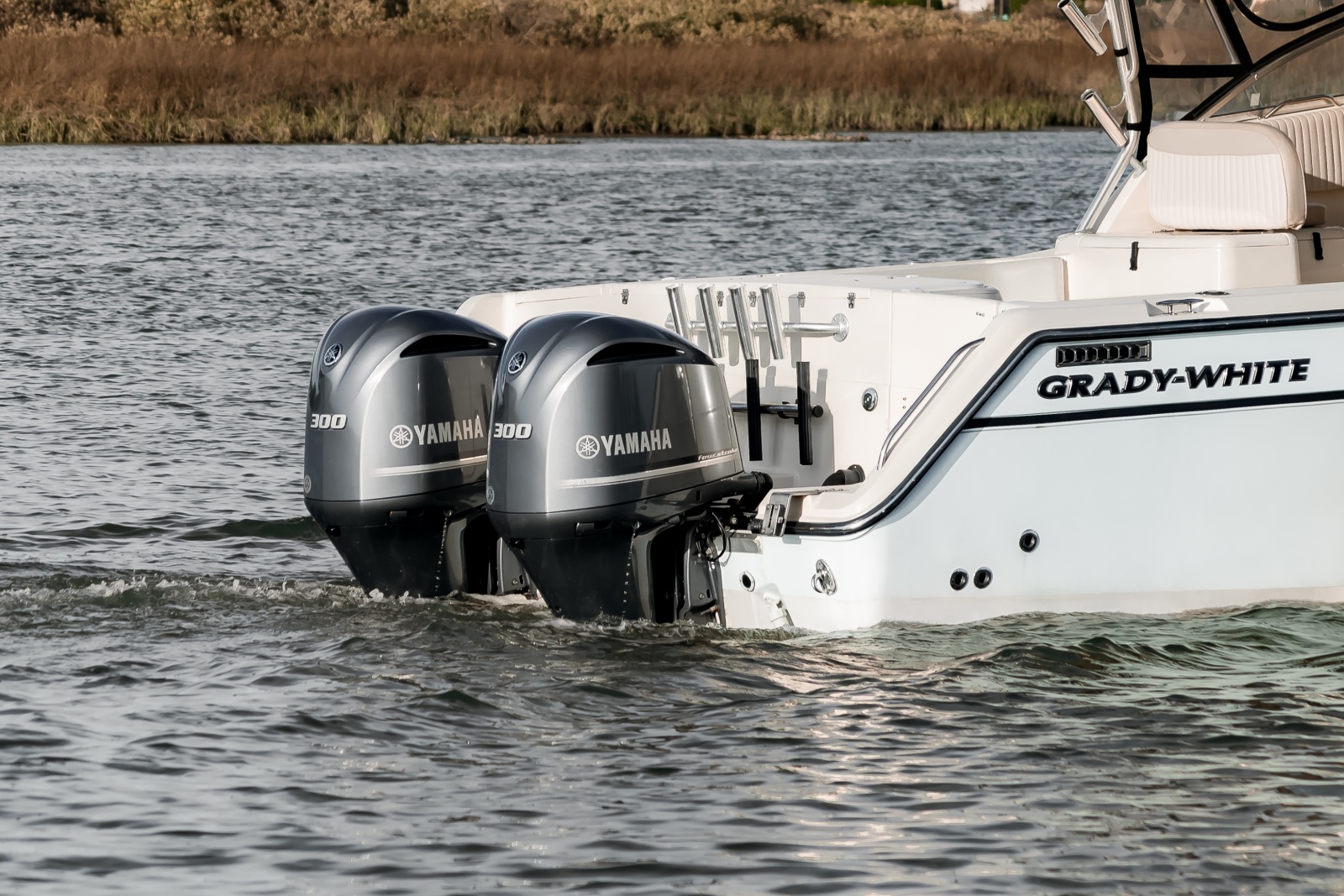 33' 2003 Grady-White 