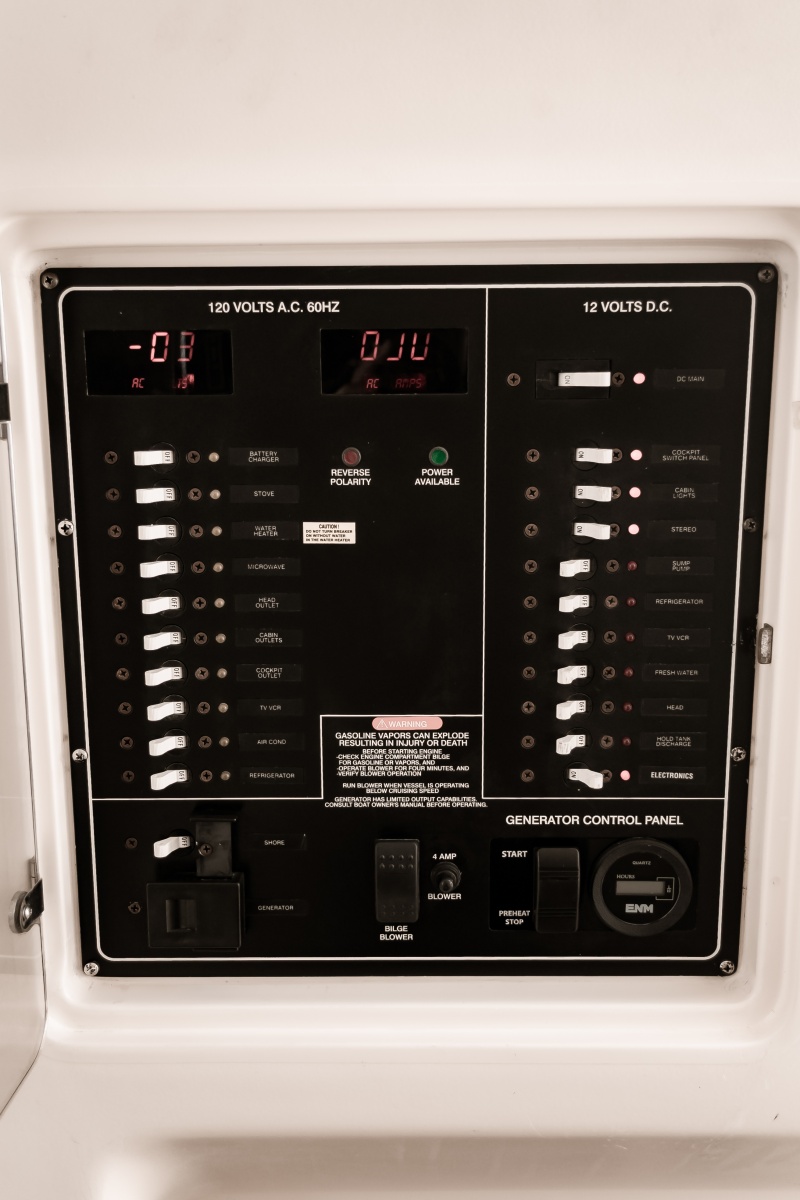 33' 2003 Grady-White 