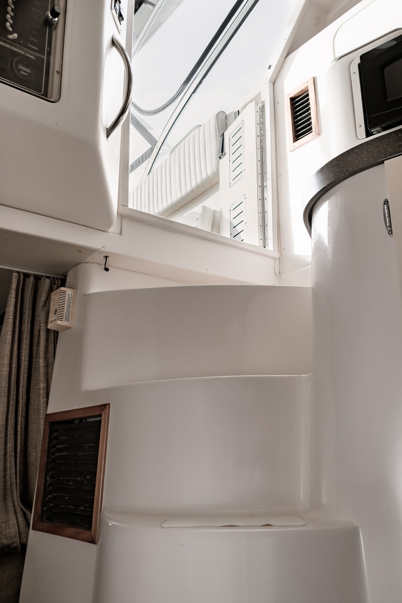 33' 2003 Grady-White 