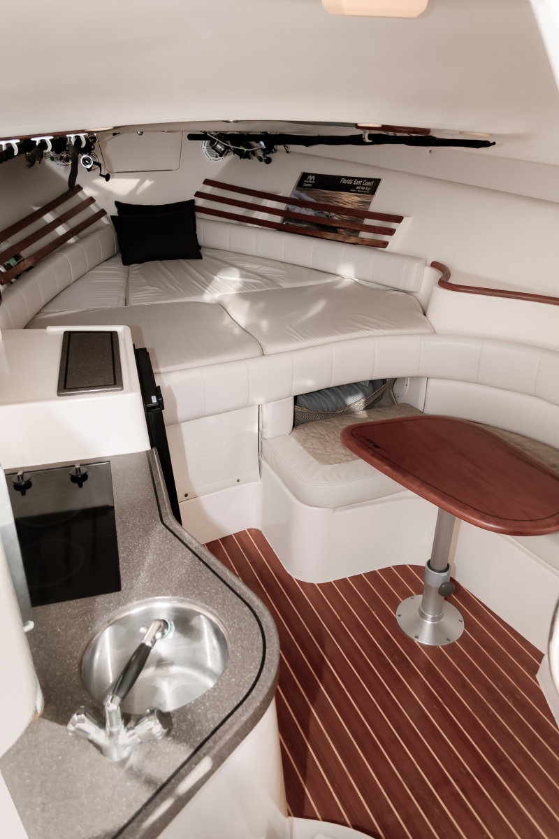 33' 2003 Grady-White 