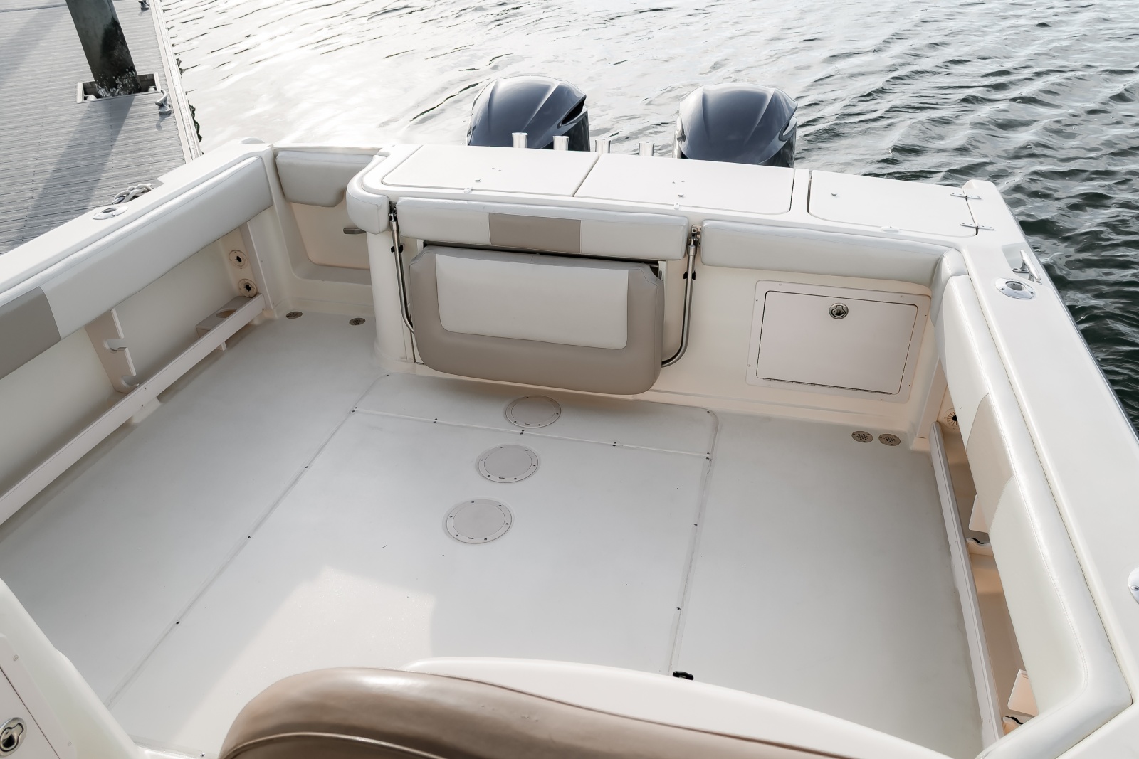 33' 2003 Grady-White 