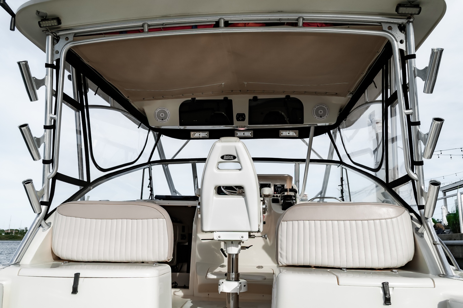 33' 2003 Grady-White 