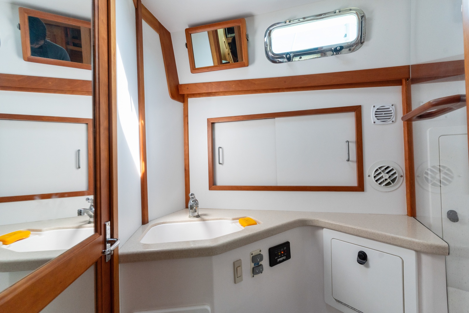 42' 2007 Sabre 42 Express Hardback