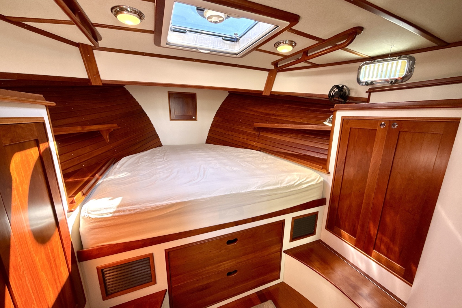 37' 2007 Duffy Atlantic 37