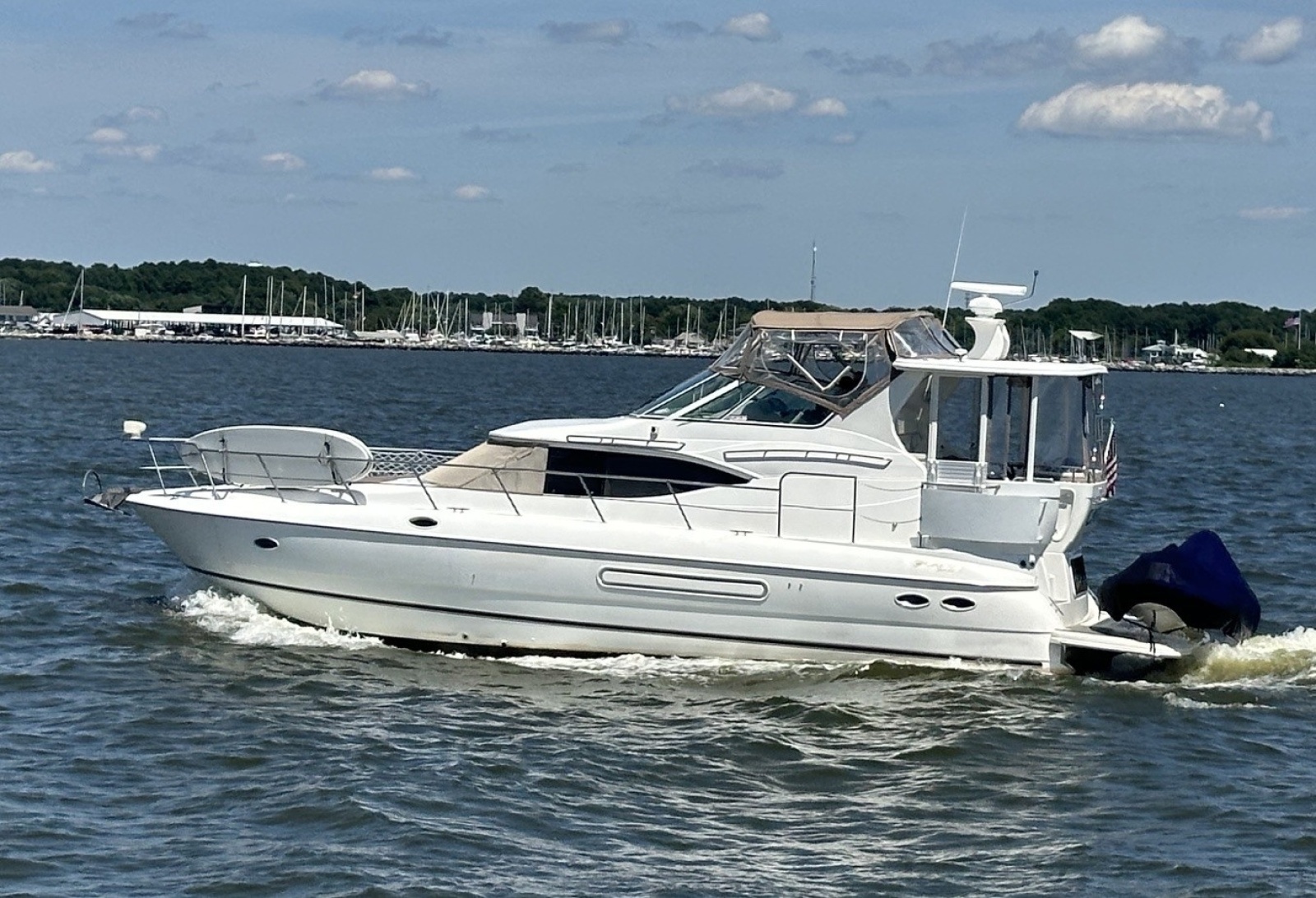 2001 Cruisers 4450 Express Motor Yacht