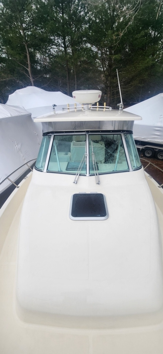 Broadcast 32ft Pursuit Yacht For Sale