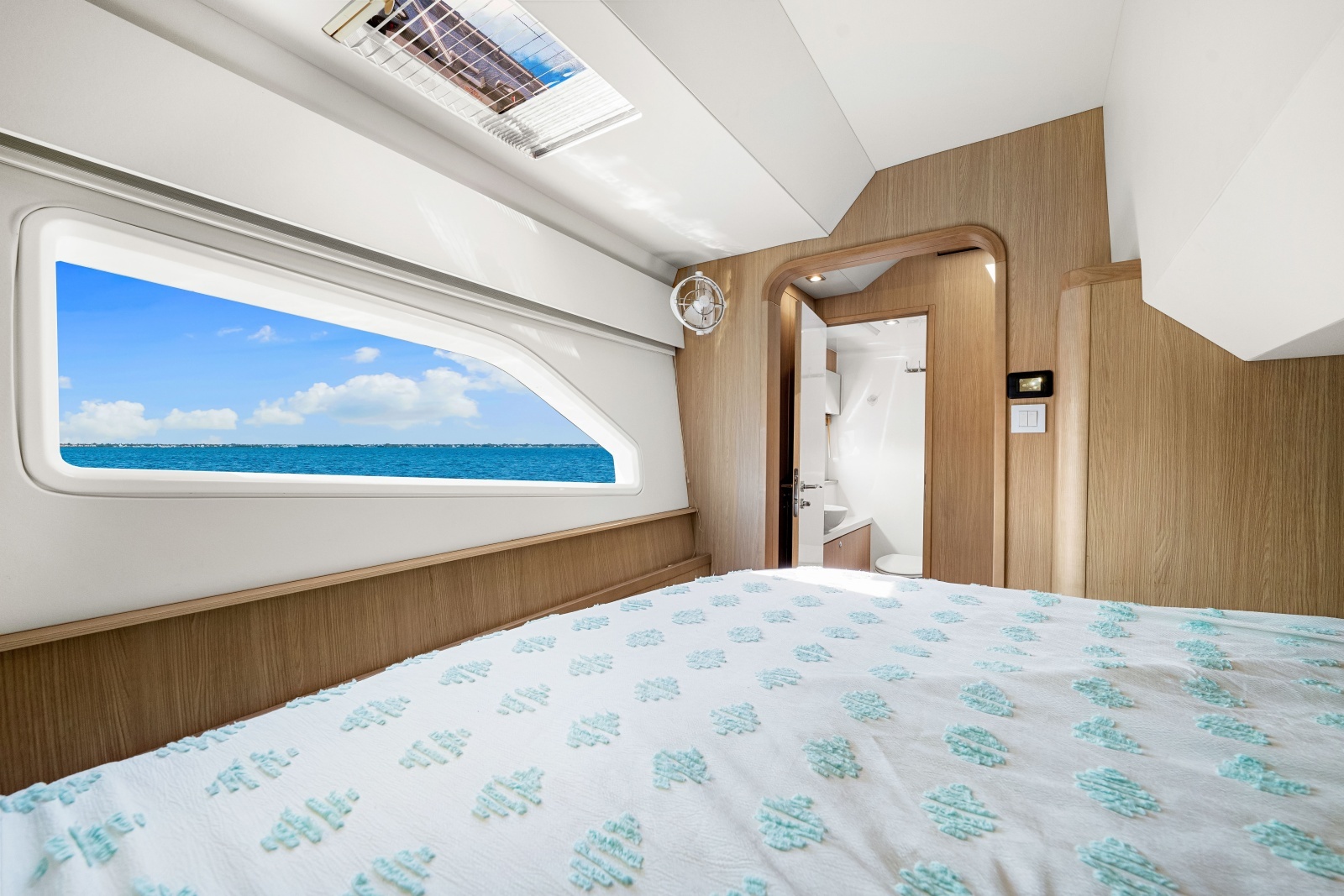 2021 44 Aquila MY Memories Not Dreams Guest Stateroom 