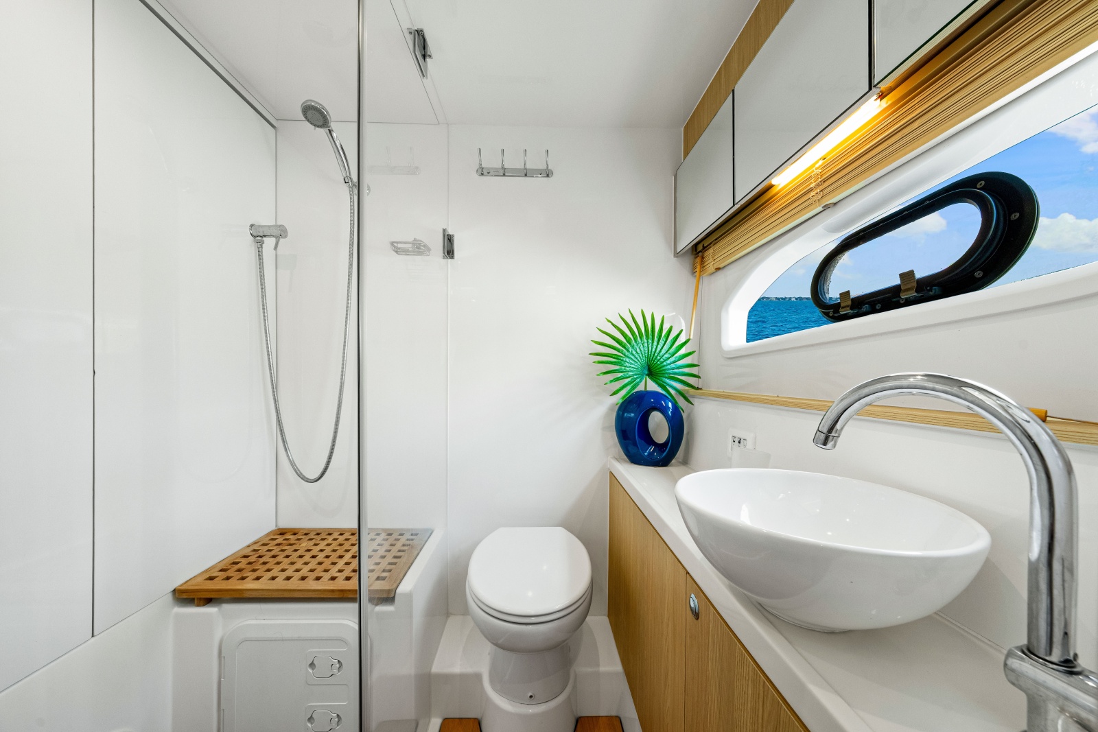 2021 44 Aquila MY Memories Not Dreams Master Stateroom Head