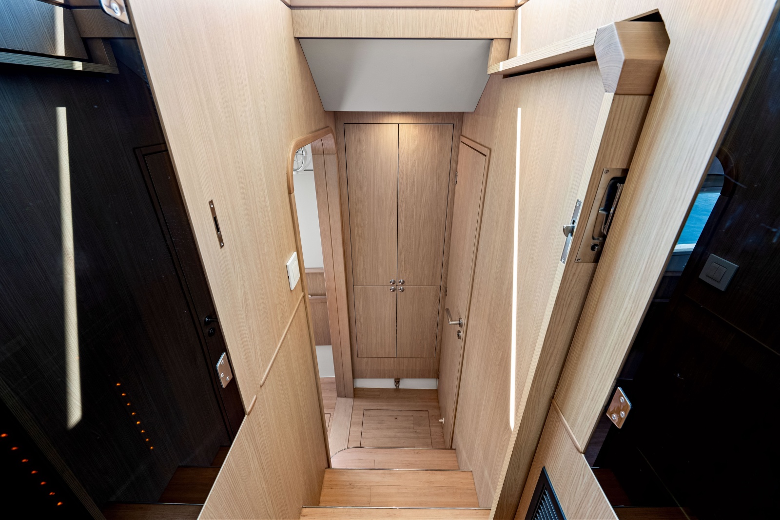 2021 44 Aquila MY Memories Not Dreams Companionway