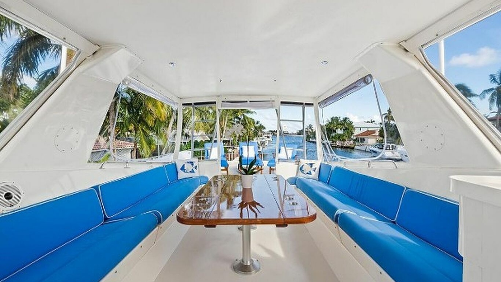 70' 1989 Hatteras Motor Yacht